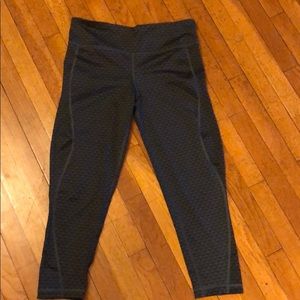 Gray and black vineyard vines performance tights